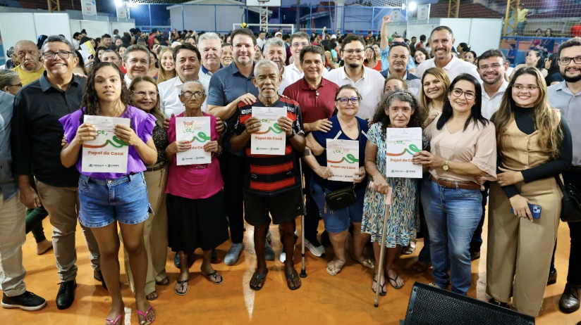 Prefeitura de Fortaleza entrega 359 Papéis da Casa no Novo Jardim Castelão e garante mais segurança jurídica para a população