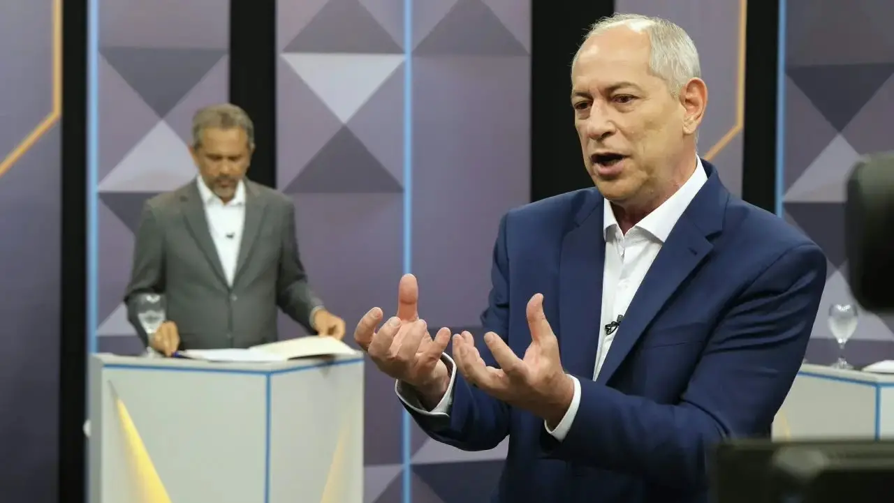 Coligação de Ciro Gomes pede na Justiça cassação da chapa de Elmano e nova eleição para governador